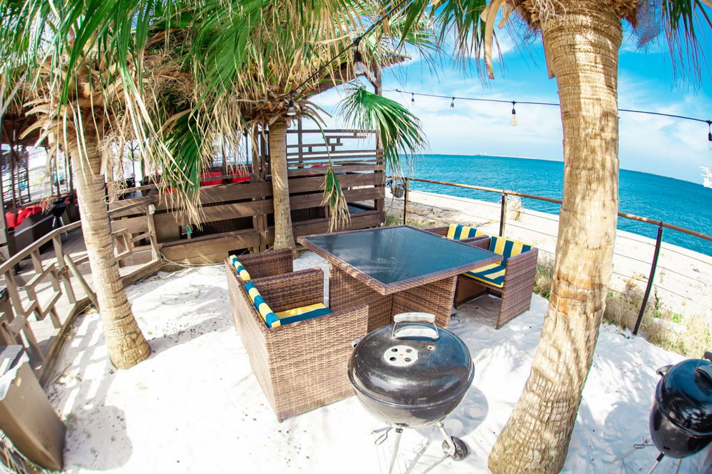 Cozy Beach Club01